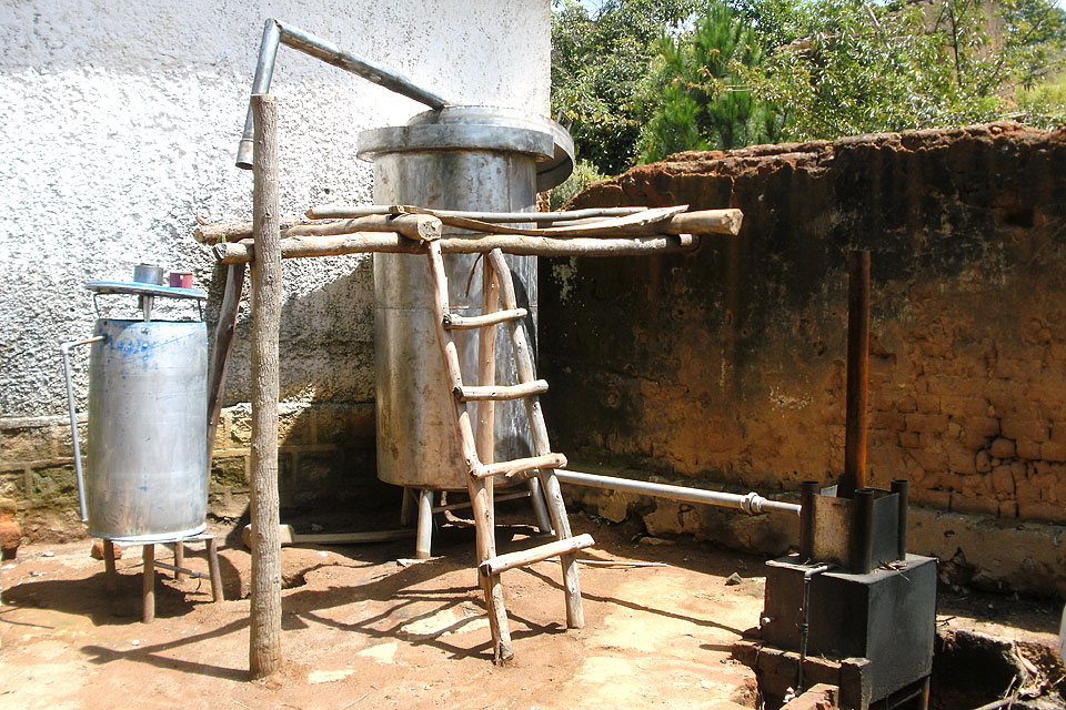 Anlage zur Gewinnung von ätherischen Ölen, Madagaskar